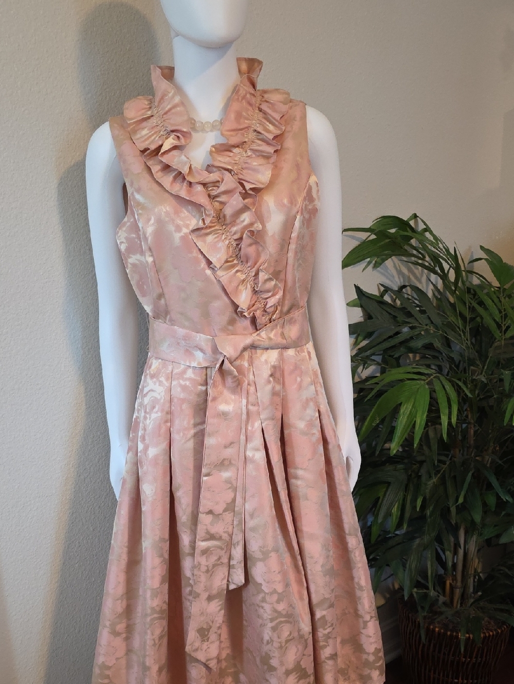 Jessica Howard Ruffle Jacquard Pink/Peach Gold Satin Cocktail Dress w/Sash Waist